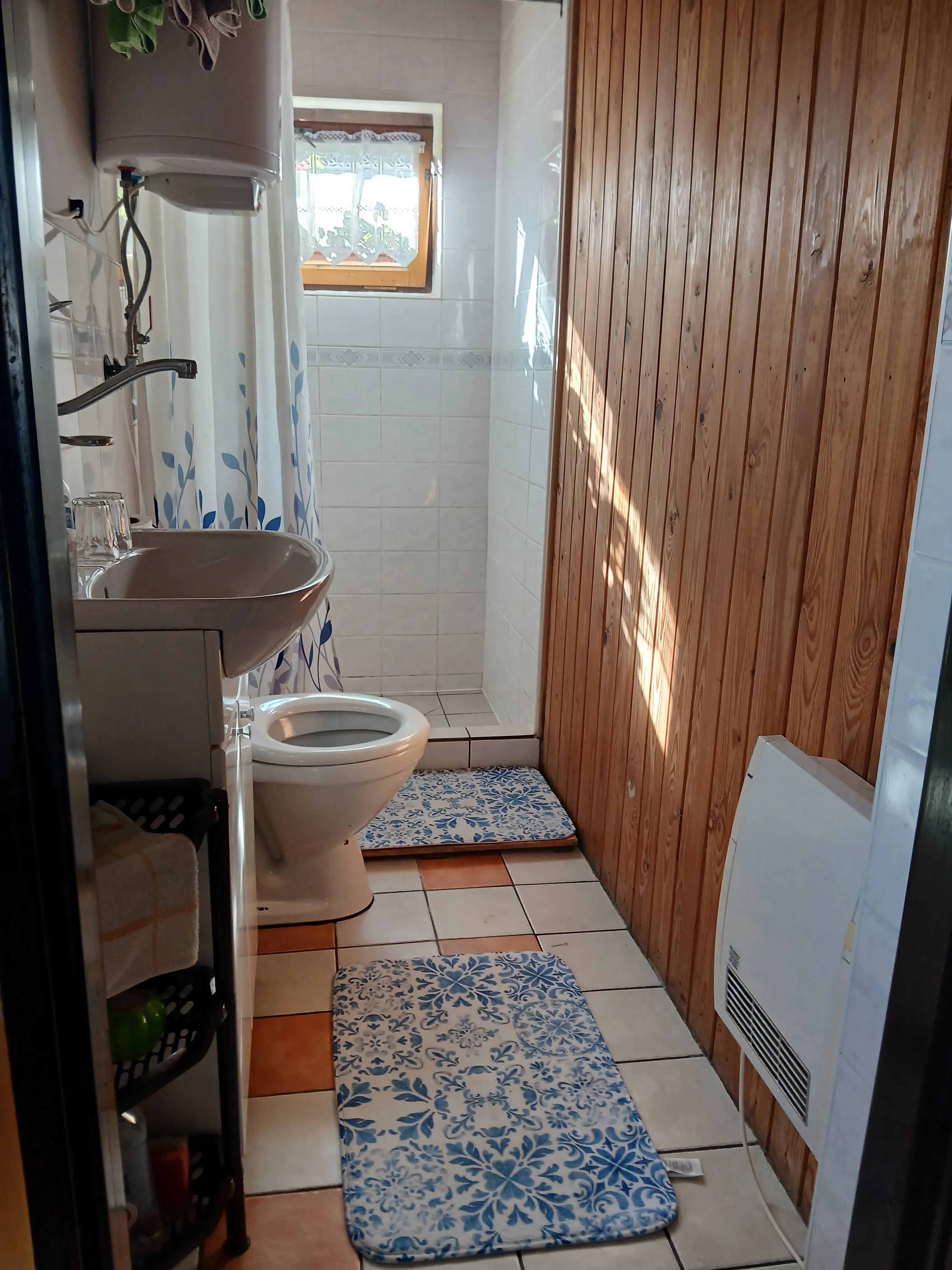 Kúpeľňa so sprchovacím kútom
